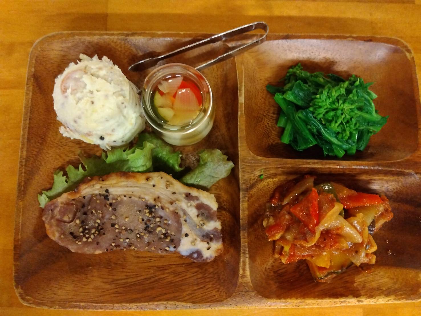 おまかせ小皿料理の盛り合わせ